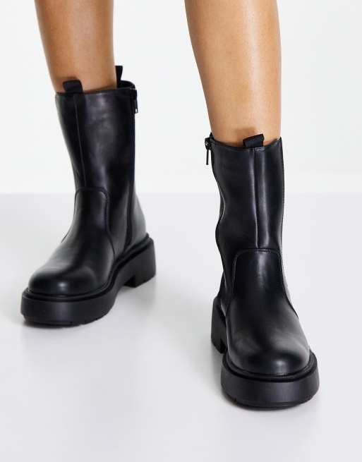 New Look - Høje flade Chelsea-ankelstøvler i pull on-stil i sort, 4 af 4