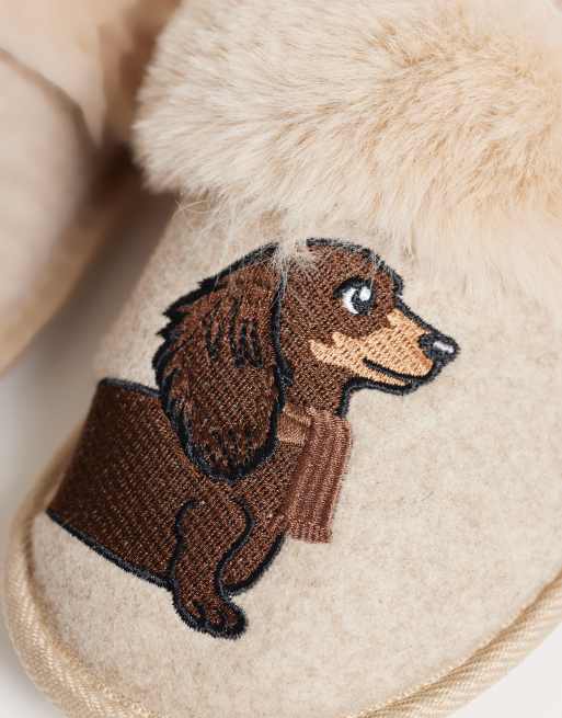New Look hjemmesko med imiteret pelskant og gravhundemotiv i camel, 4 af 5