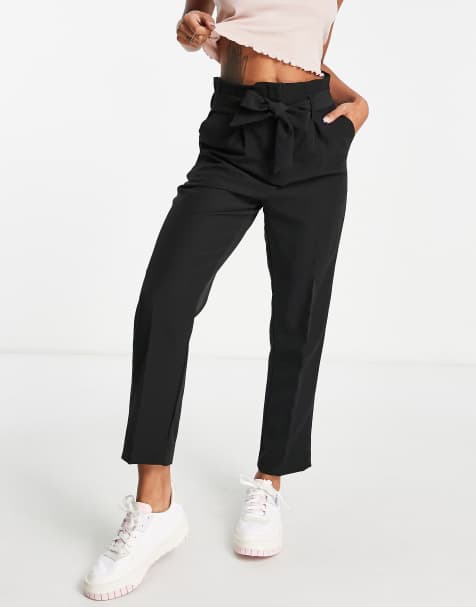 New Look – Hose mit schmal zulaufendem Bein, hoher Taille und Gürtel in Schwarz - view 1
