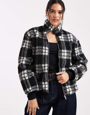 New Look - Jacke aus Teddyfell in Creme mit Karomuster-Brown