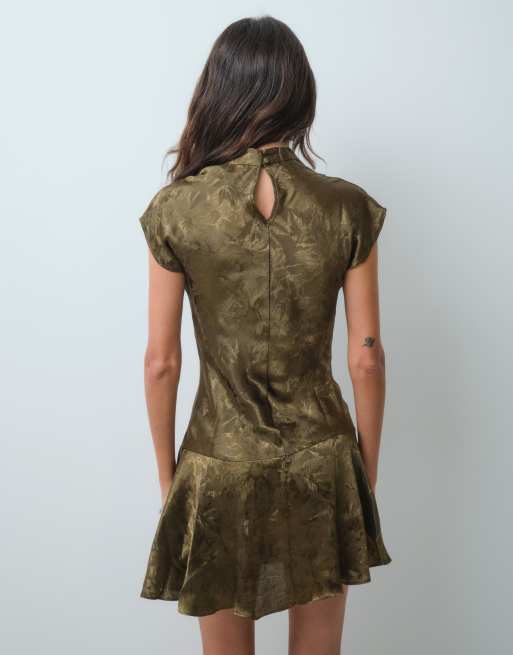New Look jaquard satin skater mini dress in khaki, 4 of 5
