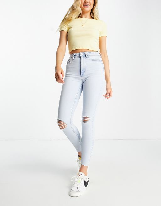 New Look – Jasnoniebieskie jeansy o obcisłym kroju z prozdarciami