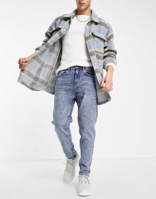 New Look - Jeans met smaltoelopende pijpen in lichtblauwe wassing