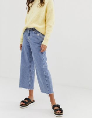 New Look -Jeans met wijde pijpen en gerafelde zoom in blauw