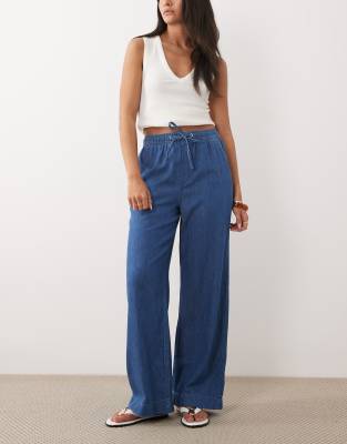 New Look - Jeanshose aus Chambray in Mittelblau mit weitem Bein