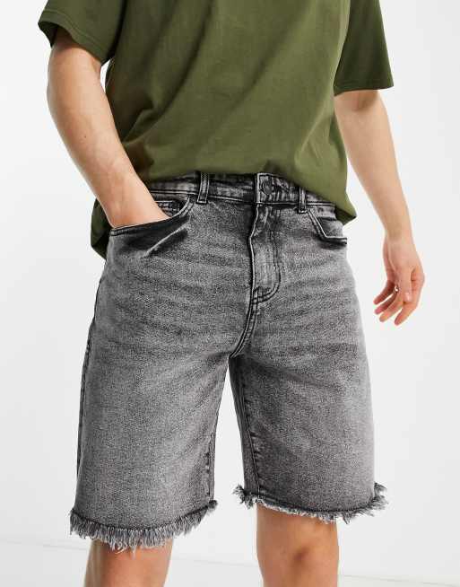 New Look – Jeansshorts in originaler Passform mit ausgefranstem Saum in verwaschenem Schwarz