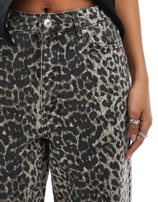 New Look – Jeansy z szerokimi nogawkami we wzór w cętki, 4 z 5