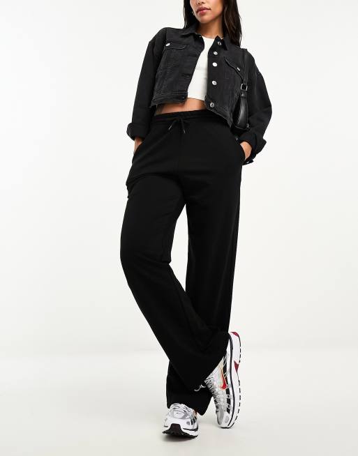 New Look - Joggingbroek met wijde pijpen in zwart