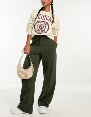 New Look – Jogginghose in Khaki mit weitem Schnitt
