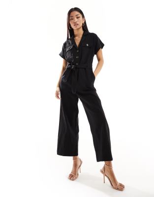 New Look - Jumpsuit in Schwarz mit Knöpfen vorne und Bindeband in der Taille