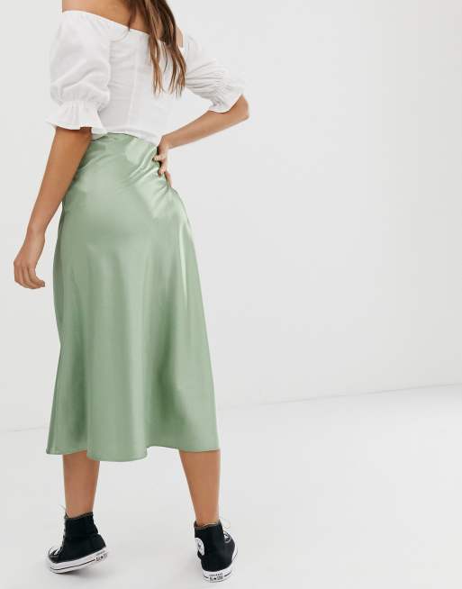 New Look Jupe mi longue en satin coupee en biais Vert clair ASOS