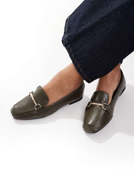 New Look – Kakifärgade loafers i läderimitation med metalldetalj, 3 av 4