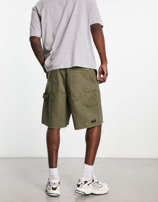 New Look – Kakifärgade snickarshorts med råskuren fåll, 2 av 4