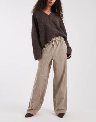New Look - Karierte Hose in Braun mit weitem Bein und Paspelierung-Brown