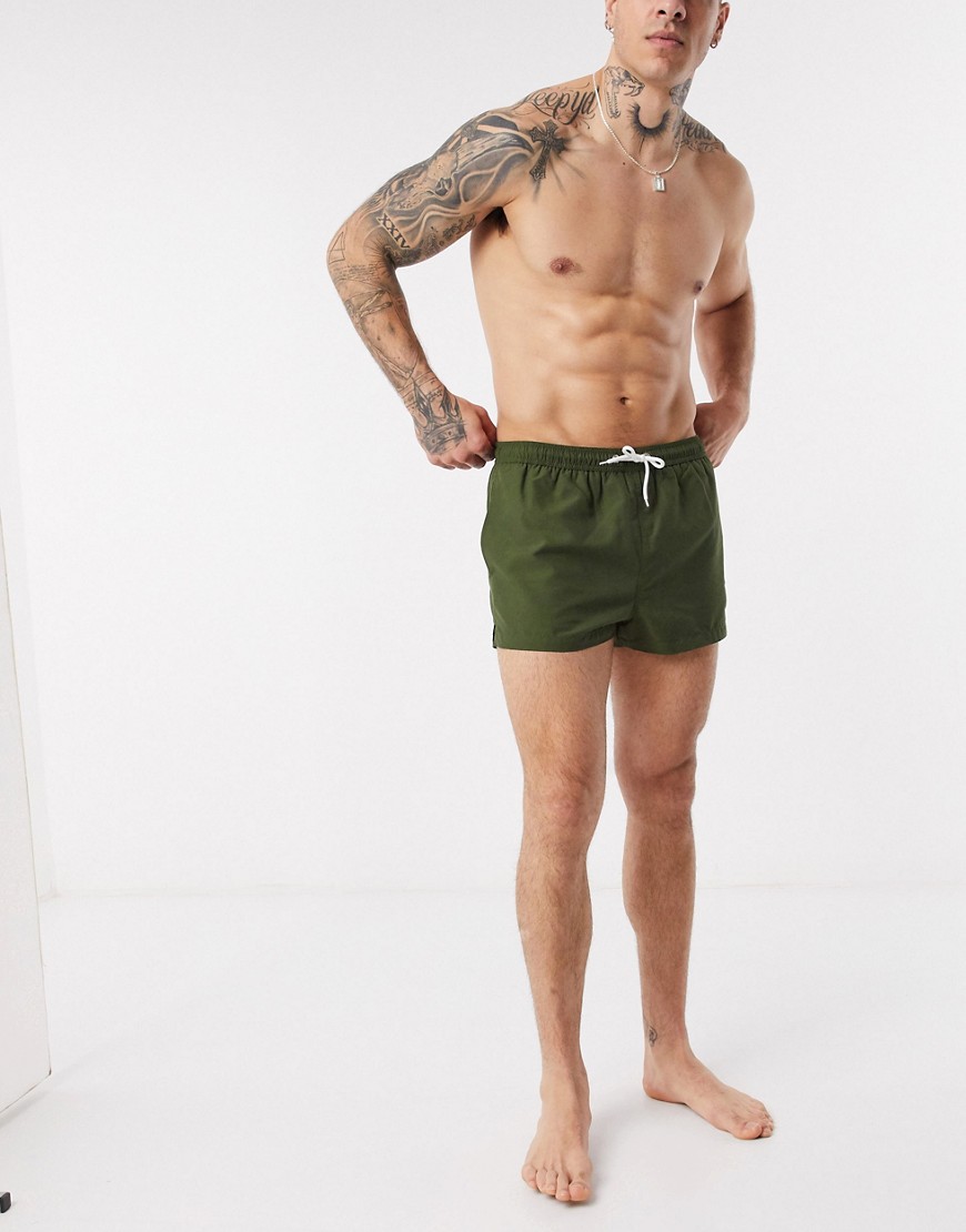 New Look – Khakifärgade badshorts i kort modell-Grön