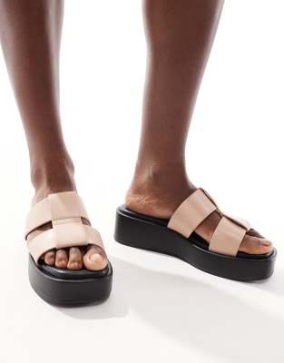 New Look - Klobige Sandalen im 90er-Stil in Beige mit flacher Plateausohle-Brown