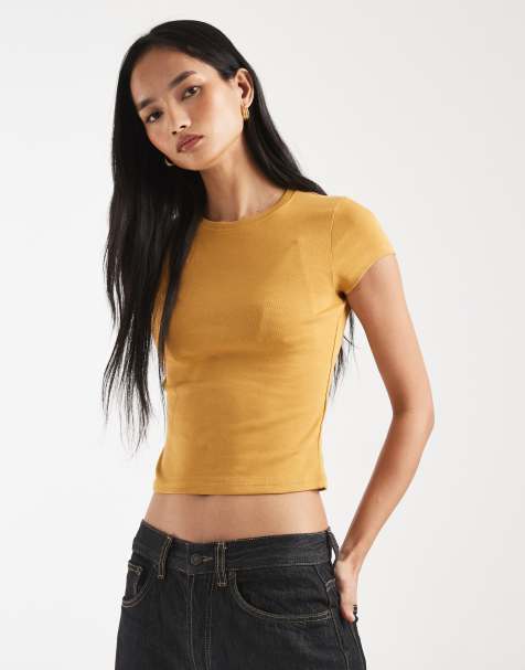 New Look – Knapp geschnittenes T-Shirt in Dunkelgelb - view 1