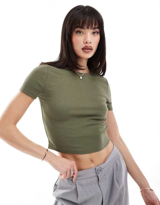 New Look – Knapp geschnittenes T-Shirt in Khaki