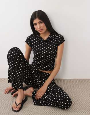 Knapp geschnittenes T-Shirt in Schwarz mit Polka Dots, Kombiteil Schwarz 38