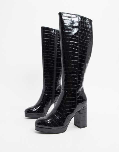 New Look – Kniehohe Plateaustiefel in Kroko-Schwarz mit Absatz