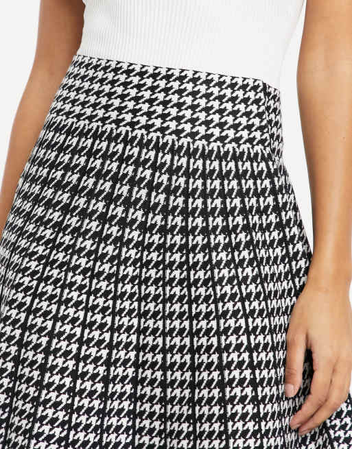 Black Knit Pleated Flippy Mini Skirt