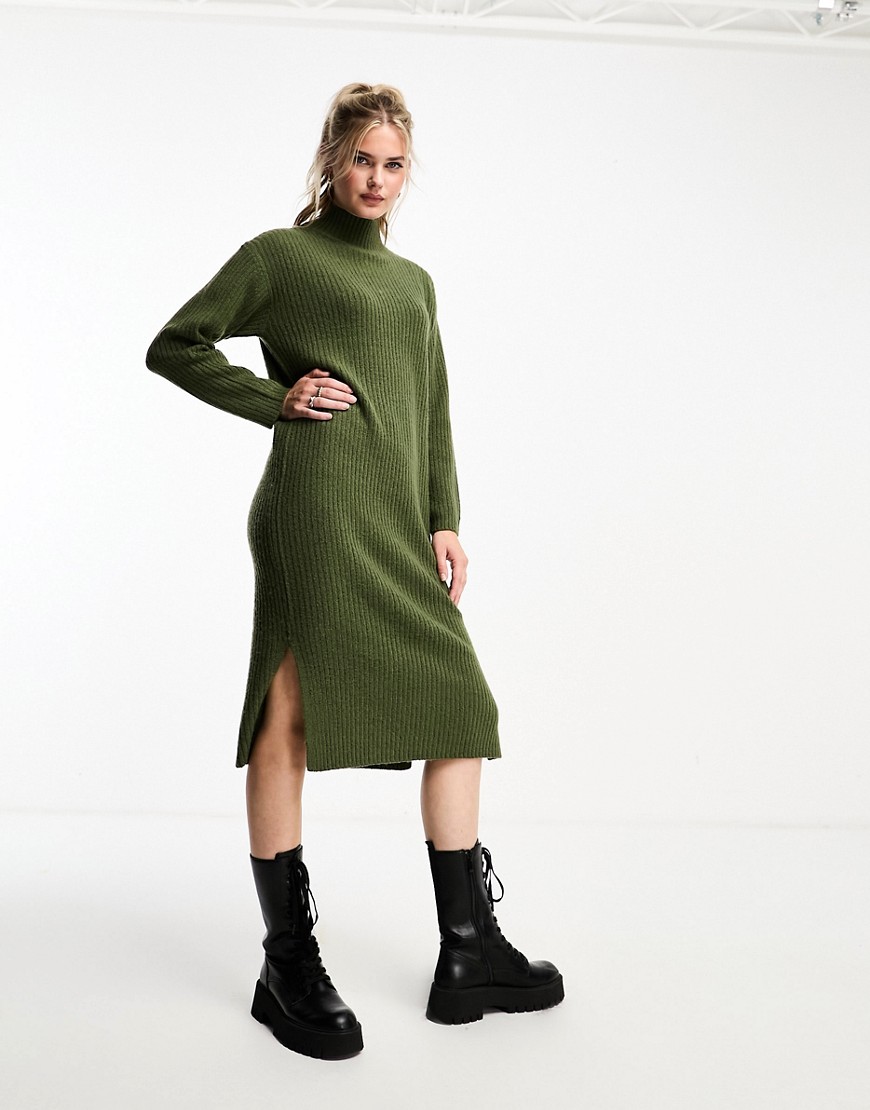 New Look knitted maxi dress in khaki-Green