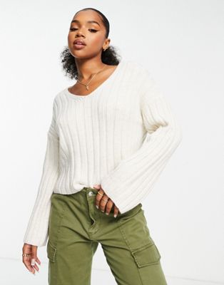 New Look knitted v neck ribbed jumper in cream