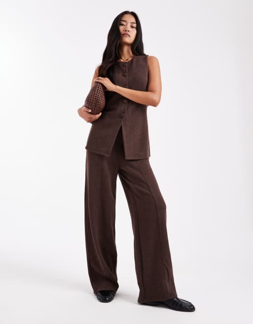 New Look knitted waistcoat and pants set in brown
