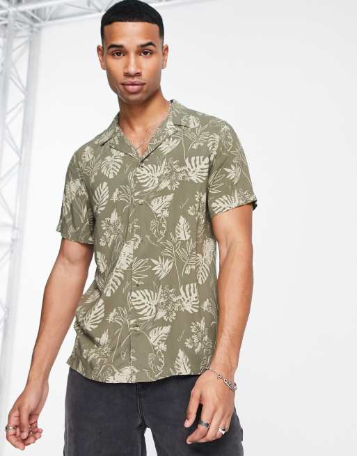 New Look – Koszula z kołnierzykiem kubańskim i tropikalnym wzorem w kolorze khaki
