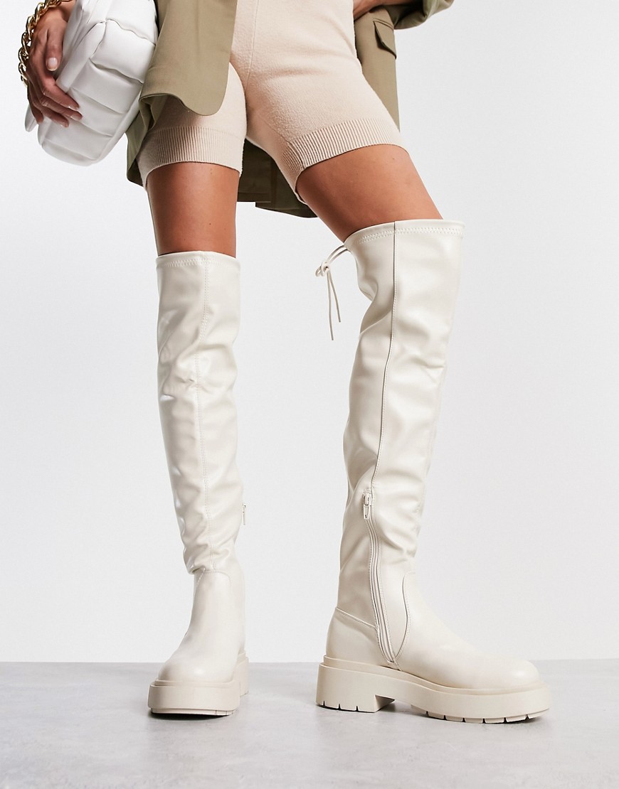 new look - krämvita, lårhöga, grova, platta boots med stretch-svart/a