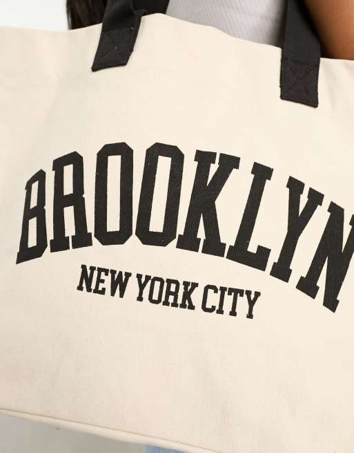 New Look – Kremowa torba typu tote oversize z napisem „Brooklyn”, 3 z 4