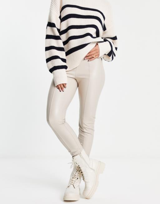 New Look – Kremowe legginsy z imitacji skóry