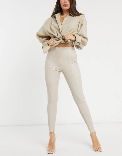 New Look – Kremowe legginsy z imitacji skóry