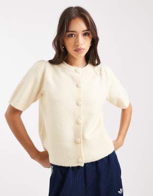 New Look - Kurzärmlige Strickjacke in Gelb mit Knopfleiste