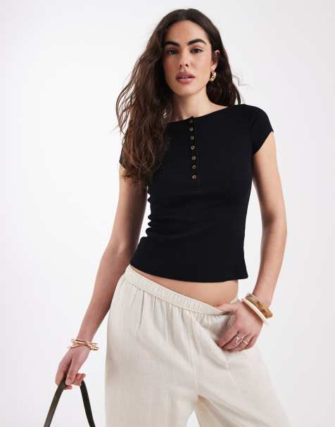 New Look – Kurzärmliges, Cropped-Oberteil in Schwarz mit Knopfleiste - view 1