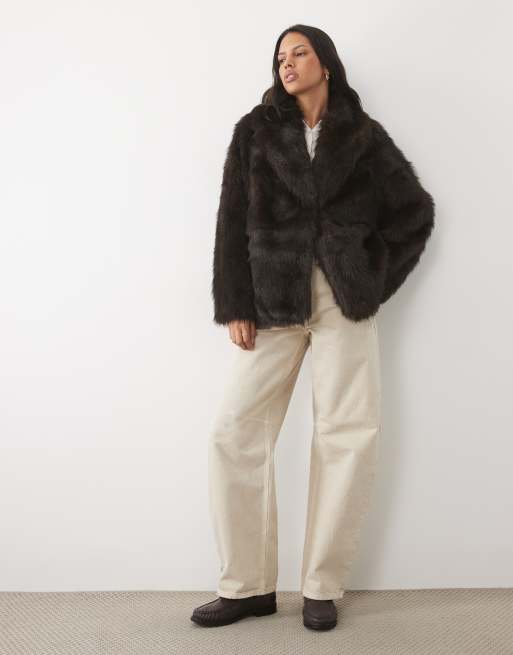 New Look kurze Faux-Fur-Jacke in Dunkelbraun, 2 von 4