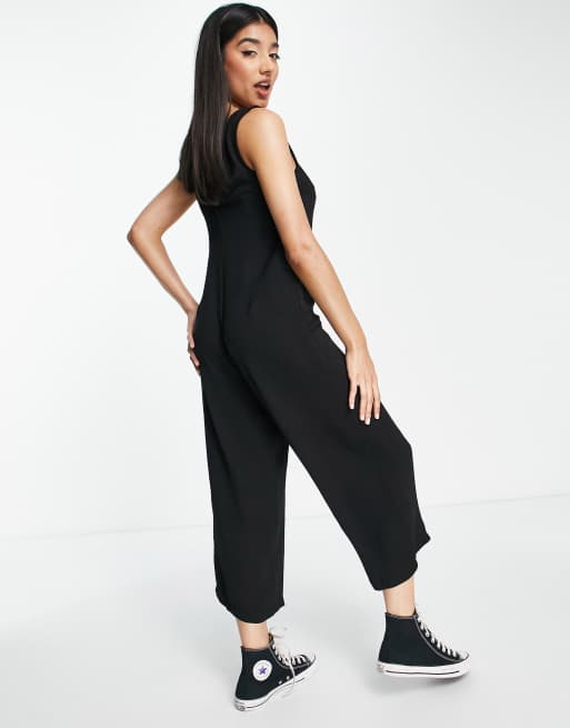 New Look Kurzer Jumpsuit in Schwarz mit Knopfleiste vorne und lassigem Schnitt ASOS