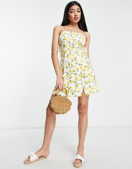 New Look – Kurzes Trägerkleid in Weiß mit Zitronenprint und seitlichem Schlitz, 4 von 4
