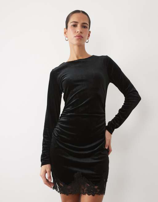 New Look lace trim long sleeve velvet mini dress in black, 2 of 4