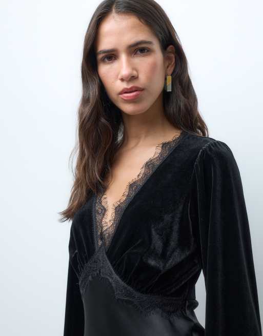 New Look lace trim velvet & satin mix mini dress in black, 3 of 4