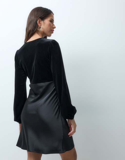 New Look lace trim velvet & satin mix mini dress in black, 4 of 4
