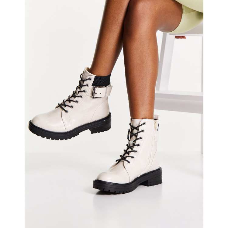 Black boots cheap white shoelaces