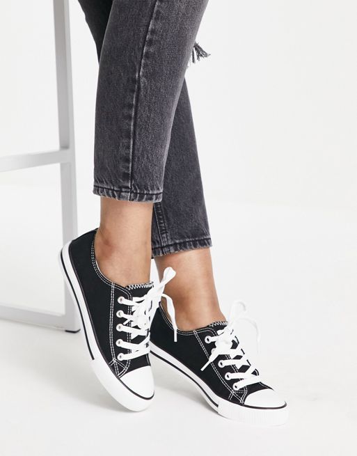 New Look lace up trainer in black