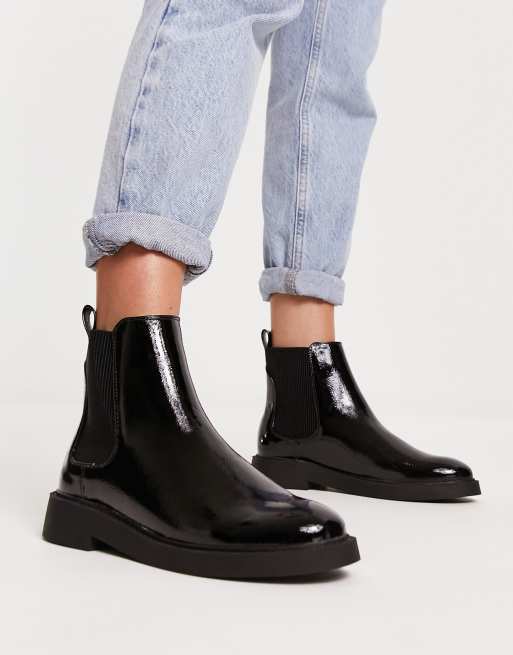 New Look - Lakleren platte Chelsea boots in zwart