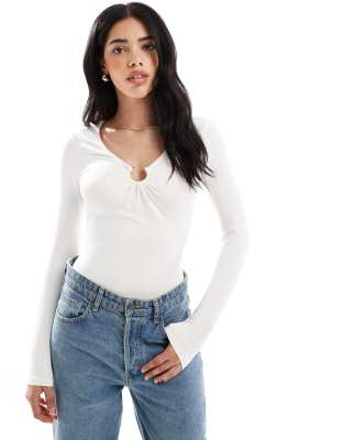 New Look - Langärmliger Body in Creme mit Besatzdetail-Weiß