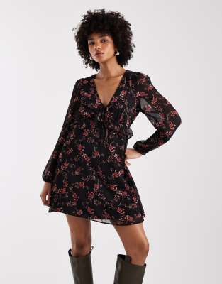 New Look - Langärmliges Chiffon-Minikleid in Schwarz mit Blumenmuster