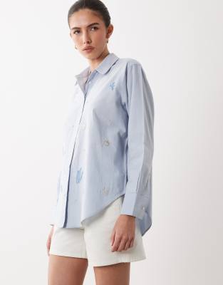 Langärmliges Hemd in Mittelblau mit Perlendetails Blau 44