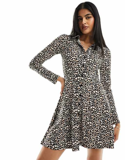 New Look – Langärmliges Hemd-Minikleid in Schwarz mit Blumenmuster