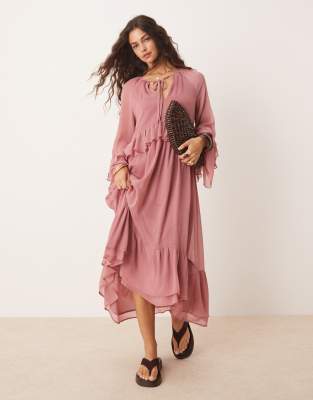 New Look - Langärmliges Maxikleid aus Chiffon in Rosa mit Rüschen