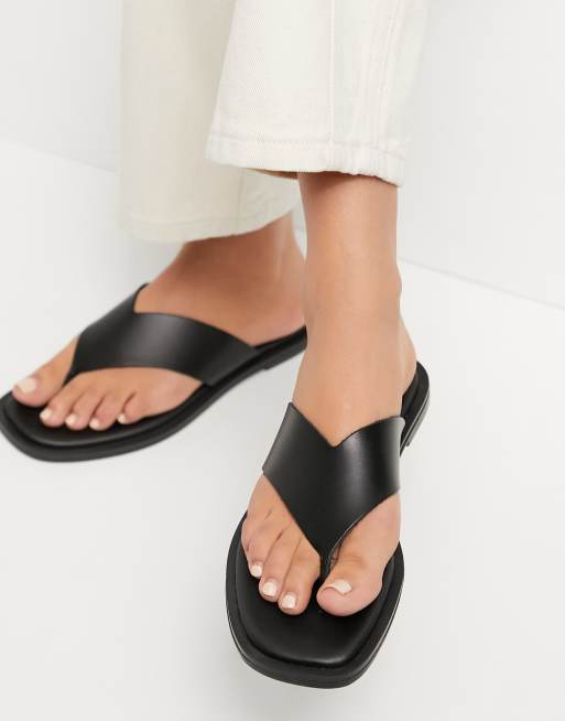 New Look leather toe thong flat sandals in black